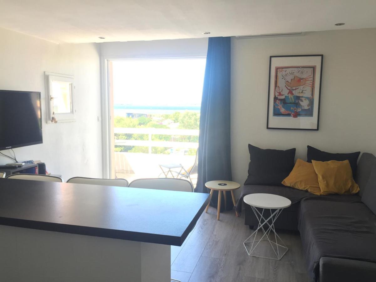 Face A La Mer Avec Piscine A Sete Luaran gambar